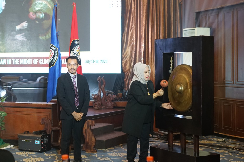 Pemukulan Gong - International Conference on Law, Economic & Governance 2023